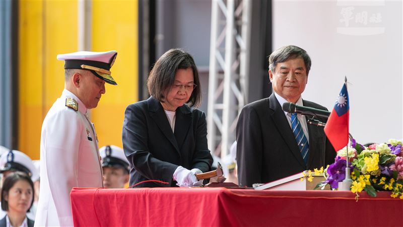 台灣新聞通訊社-海鯤號潛航影片全曝光！蔡英文：潛艦國造從不可能到守護台灣的自由民主