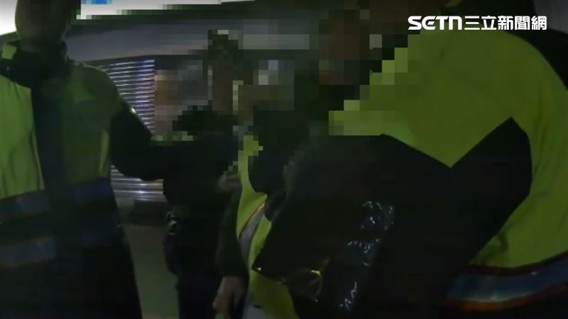 台灣新聞通訊社-鬼切被按喇叭嚇到自摔！他惱羞衝回家拿西瓜刀、鐵棍叫囂…結局超療癒