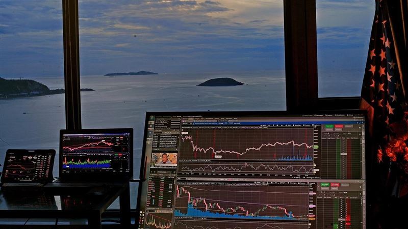 台灣新聞通訊社-國際／美元轉強黃金白銀遭血洗　日股回檔韓股續創高！