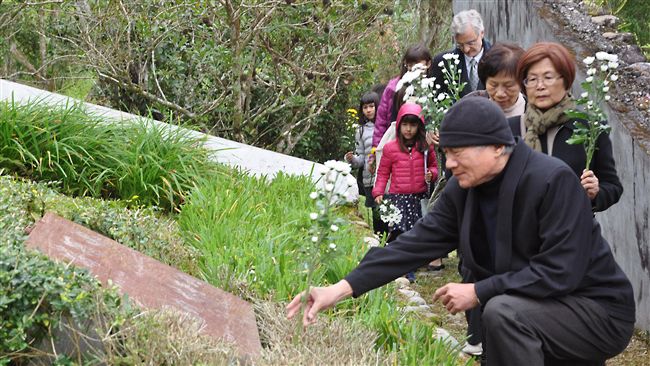 台灣新聞通訊社-促轉會：林宅血案偵辦方向連3變　林義雄治喪仍遭跟監