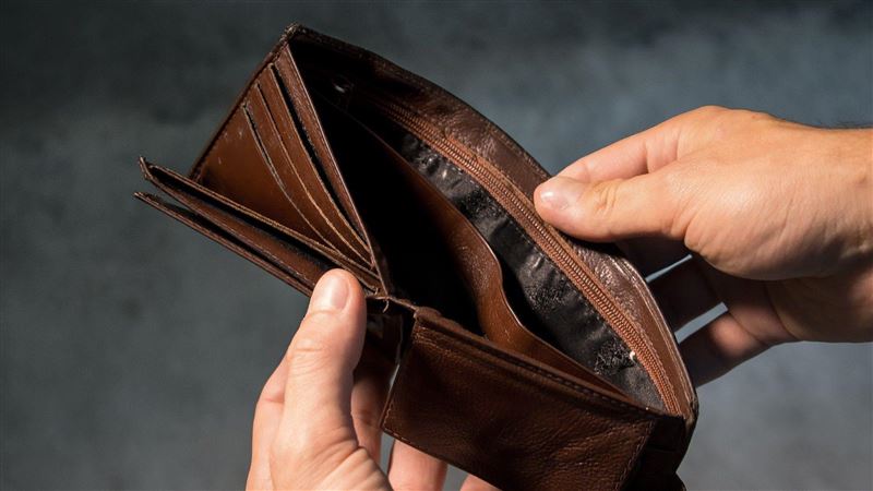 台灣新聞通訊社-曾年收百萬！7旬翁退休破產「存款剩4萬」　淚訴1事超後悔