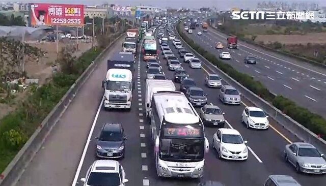 台灣新聞通訊社-初一「國道地雷區」快避開！1路段時速剩4公里　還要連塞13小時