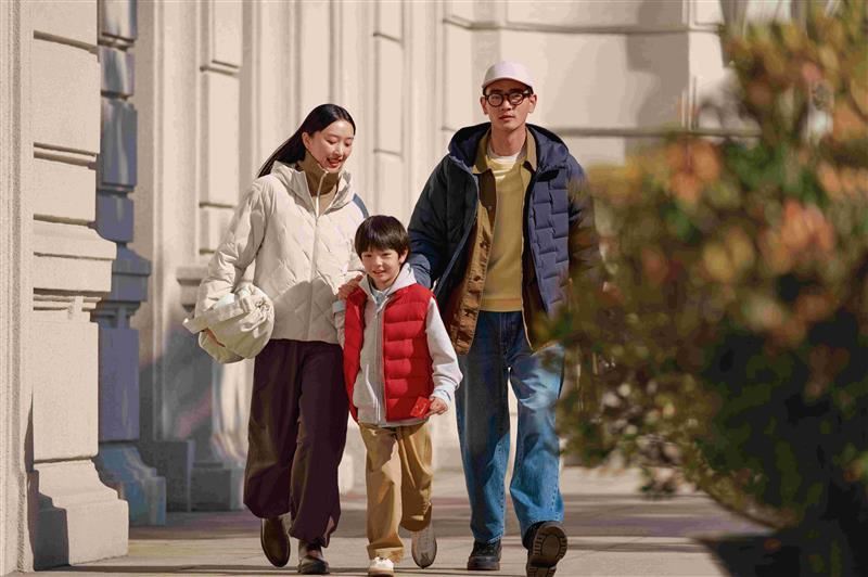 台灣新聞通訊社-UNIQLO新春特惠第二彈！滿額送新春納福米　啦啦隊女神演繹日系眼鏡時尚