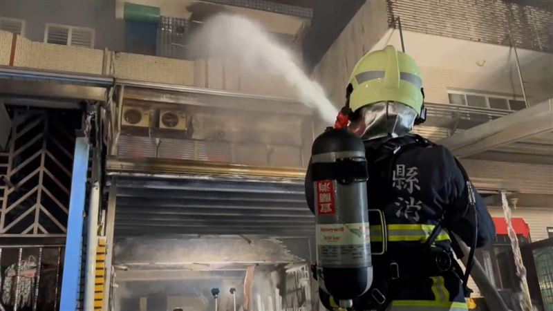 台灣新聞通訊社-宜蘭民宅大火、烈焰狂竄！身障者受困OHCA送醫　鄰居：聽見爆炸聲響