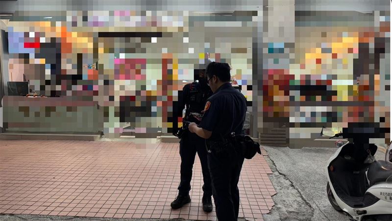 台灣新聞通訊社-新北五股超商搶案！男深夜持刀闖入、搜刮2萬元財物　警鎖定犯嫌追緝中