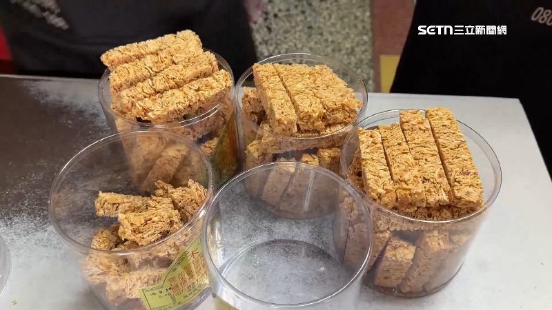 台灣新聞通訊社-知名花生糖停賣3週重開賣！民眾頂低溫湧排隊