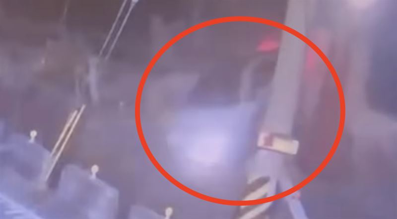 台灣新聞通訊社-500萬BMW 840i「直立插水溝」慘撞曝光！駕駛肇事後消失⋯躲回家睡覺