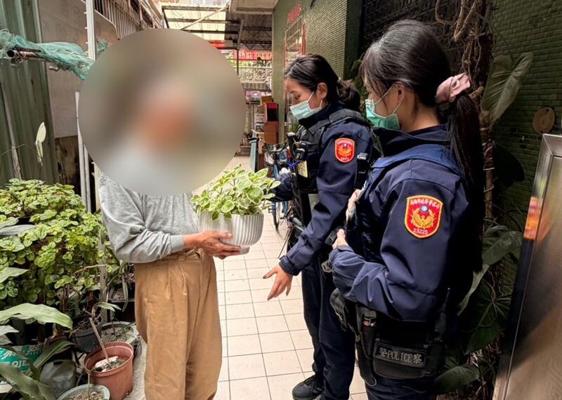 台灣新聞通訊社-盆栽不見…屋主心碎「裡面有骨灰」警調查也吃驚：80歲阿公偷走的