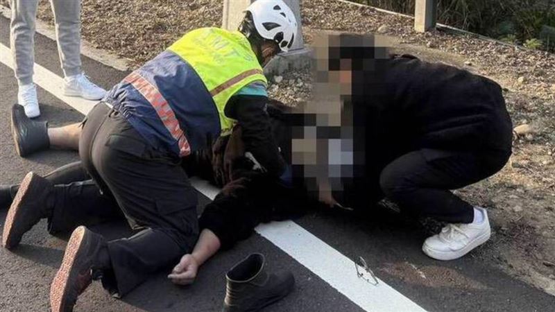 台灣新聞通訊社-彰化139線「死亡彎道」又出事！20歲騎士連人帶車噴飛　腦出血搶救中