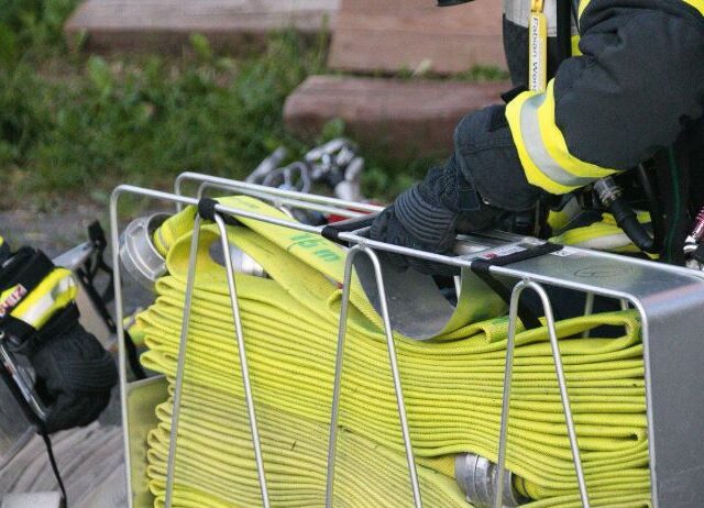 台灣新聞通訊社-離奇墜井！女拒警察幫忙　要求消防員「手洗乾淨」再拉她