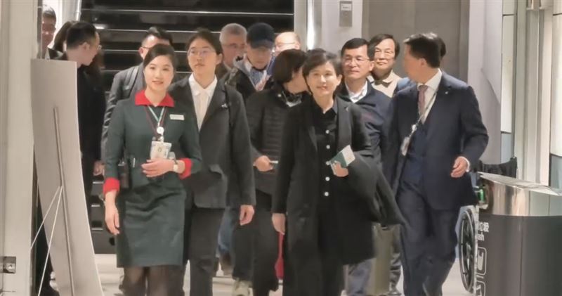 台灣新聞通訊社-關稅協議要簽了！？鄭麗君搭機赴美　行政院：簽署後向國人報告完整內容