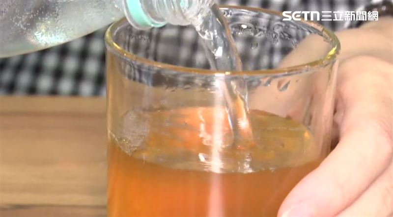 台灣新聞通訊社-天冷結束前快把握！營養師推「喝3類飲」皮膚偷偷變白