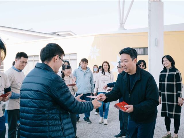 台灣新聞通訊社-春節不打烊！陳世凱視察西拉雅遊客中心　「親下廚煮湯」慰勞崗位同仁