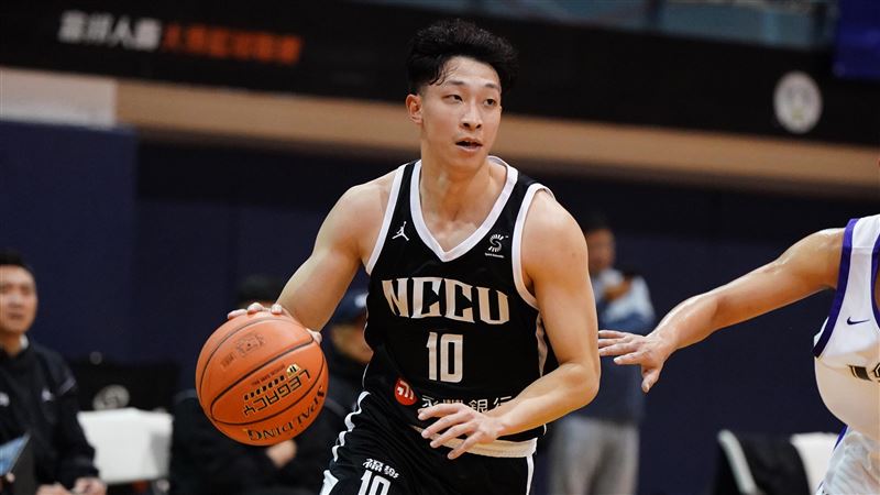 台灣新聞通訊社-UBA／政大輕鬆奪跨季63連勝　宋昕澔喊4年4冠！曝沒提早打職業隊原因