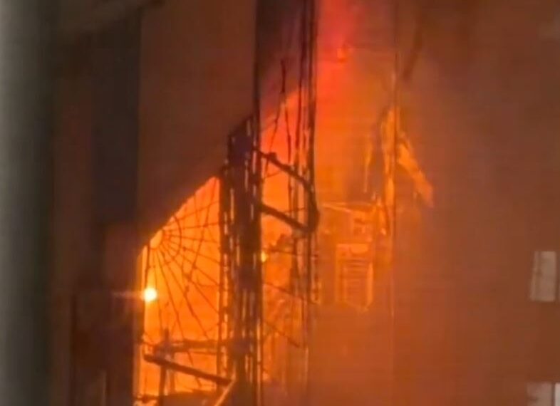 台灣新聞通訊社-北市大安區大樓火警！「10樓燒成一片橘紅」同戶1男1女傷重不治