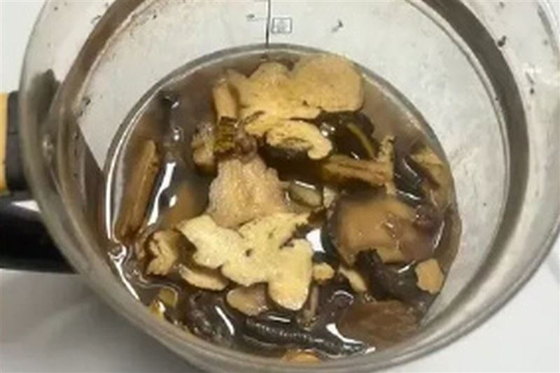 台灣新聞通訊社-中國男誤信偏方降血糖　網購劇毒中藥「少做1步驟」！喝完直上西天