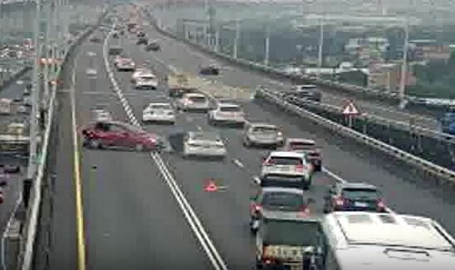 台灣新聞通訊社-快訊／上班注意！國道3車追撞事故「車體打橫」占2道…回堵約2公里