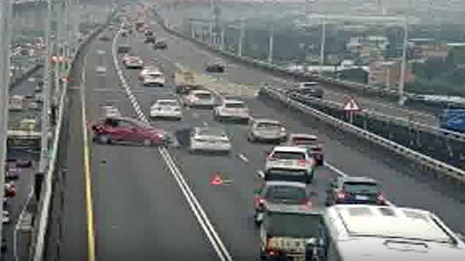 台灣新聞通訊社-快訊/上班注意!國道3車追撞事故「車體打橫」占2道…回堵約2公里