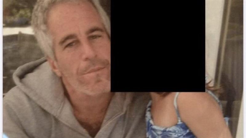 台灣新聞通訊社-近40張露臉裸照刊出！艾普斯坦檔案出包　受害者怒斥：給全世界下載？