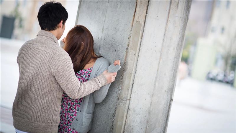 台灣新聞通訊社-正妹助理離職牙醫包2千元餞別 趁機熊抱、強吻「可以再放肆一點嗎?」