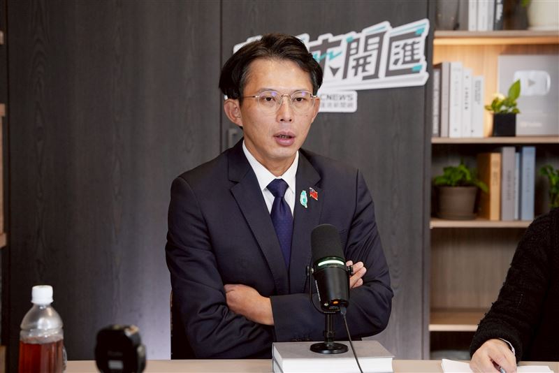 台灣新聞通訊社-辭立委沒錢了！黃國昌笑「民眾黨主席沒薪水」：回去登錄律師重披律師袍