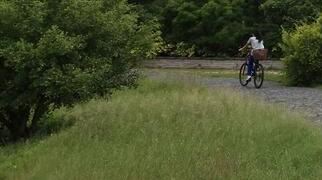 台灣新聞通訊社-台中都會公園草叢怪怪的⋯撥開驚見白骨！家屬認屍崩潰：去年就失聯了