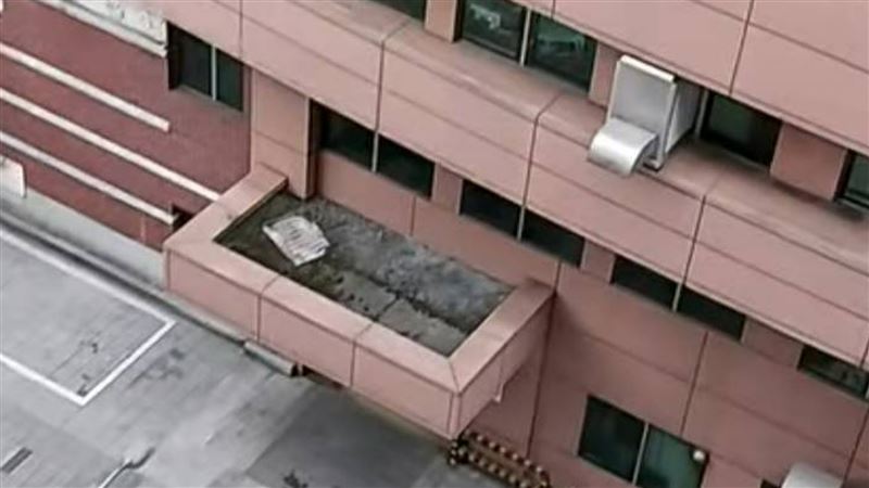 台灣新聞通訊社-快訊／馬偕醫院爆員工「躺高樓女兒牆」　院方證實：已輔導3年