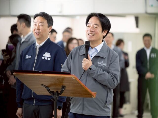 台灣新聞通訊社-憶童年每天等郵差！賴清德春節前慰勉中華郵政：承諾政府當後盾助轉型