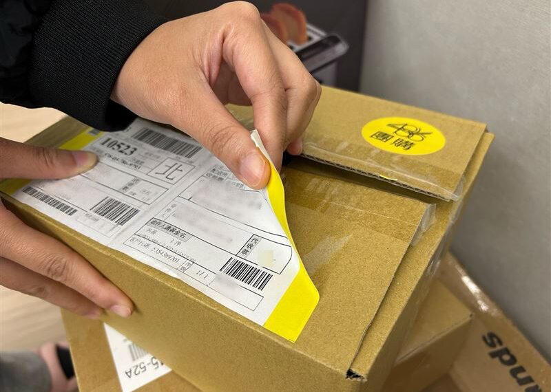 台灣新聞通訊社-網購包裹拆完怎麼丟？過年前最常犯的回收錯誤！做錯恐被罰6千元