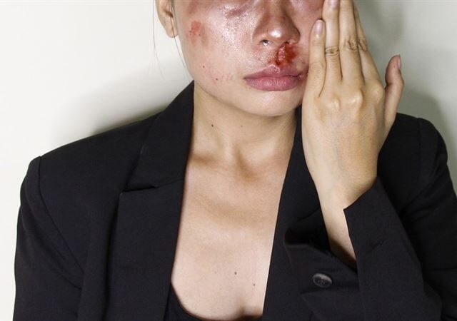 台灣新聞通訊社-拿狗屎抹妻臉…法官認證：足引起精神痛苦！家暴尪漠視保護令下場曝光