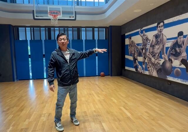 台灣新聞通訊社-謝典霖開箱豪宅藏1黑幕！王婉諭嗆「籃球界毒瘤」：理事長更在意啦啦隊