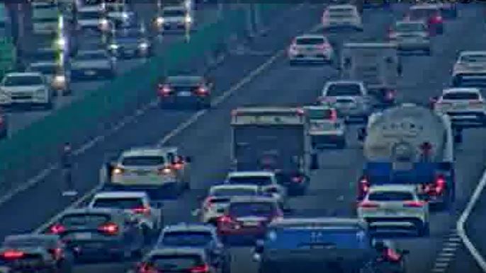 台灣新聞通訊社-快訊/上班注意!國道事故3車追撞占1道、回堵7公里…時速低於20