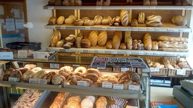 台灣新聞通訊社-麵包、甜甜圈店最怕遇到！他驚見「這1舉動」傻眼　眾人氣炸：很不舒服