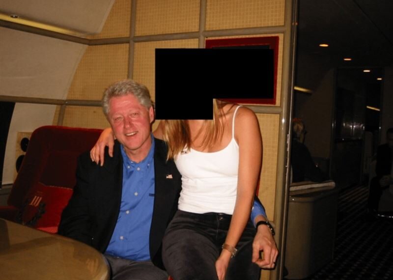 台灣新聞通訊社-淫魔富豪案解密：柯林頓遭爆搭「蘿莉塔專機」至少16次　共浴照流出