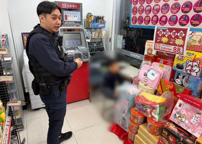 台灣新聞通訊社-9 歲童與母口角負氣離家！記不得地址超商大哭　北市暖警靠「這物」安撫