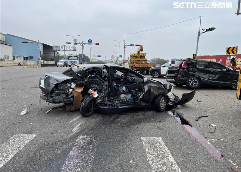 台灣新聞通訊社-行動炸彈！苗栗男「爛醉如泥」酒測值1.04上西濱　當碰碰車狂掃3車