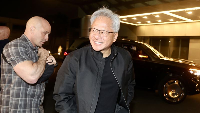 台灣新聞通訊社-結束5天訪台！黃仁勳離開前拋驚喜　將在台開設大型據點積極擴張