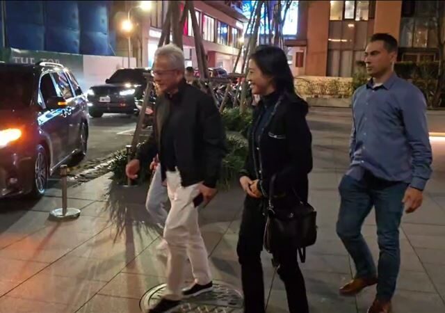 台灣新聞通訊社-張忠謀坐輪椅見黃仁勳！藍白草酸「有錢又怎樣？」　許美華轟：愚蠢