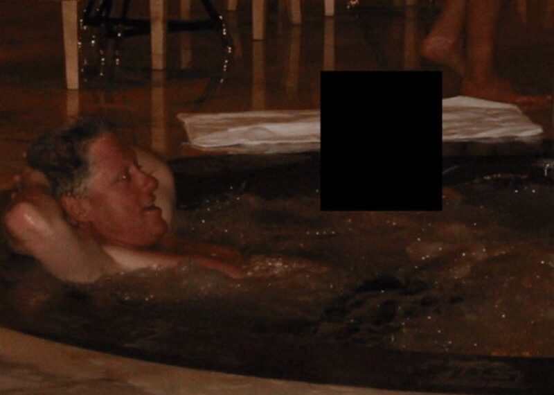 台灣新聞通訊社-島上竟有牙科椅與詭異面具！艾普斯坦檔案震撼彈　安德魯王子跪地照流出