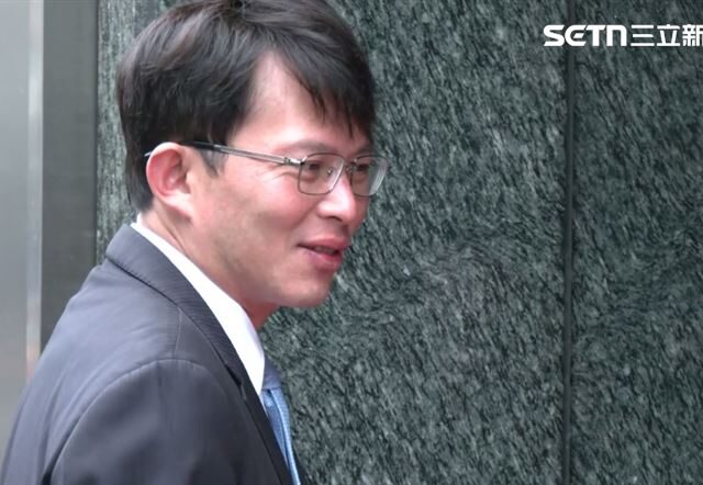 台灣新聞通訊社-黃國昌卸任秒開抖內！四叉貓曝「2天吸金幾十萬」：台灣冠軍王