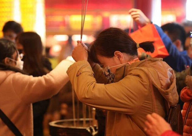 台灣新聞通訊社-今「初一」迎財神！許願頭香易實現　求姻緣「2時段」最靈驗