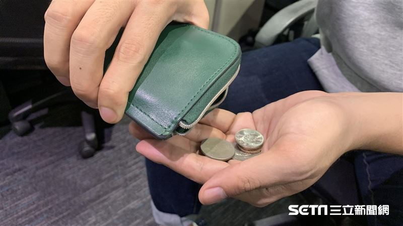 台灣新聞通訊社-慣老闆羞辱員工？年終領到「84元」他崩潰　眾人得知原因傻眼：被當乞丐