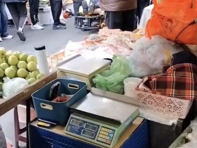 台灣新聞通訊社-快訊／苗栗狂男隨機砍人「警頭遭劈2刀」　同袍開槍救命誤傷熱心民眾