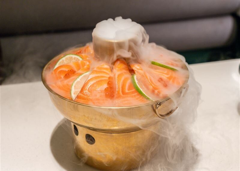 台灣新聞通訊社-爭鮮賣「冷火鍋」399元爽嗑鮭魚！　壽司郎海鮮珠寶盒、藏壽司新品開吃