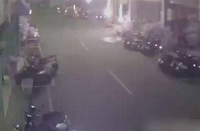 台灣新聞通訊社-男馬路上放鞭炮遭勸阻　凌晨4點竟在住家陽台「射煙火」險燒鄰宅