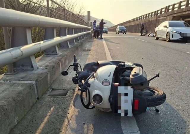 台灣新聞通訊社-西濱公路驚悚意外！22歲女騎士詭異倒地、胸口有傷　送醫搶救不治