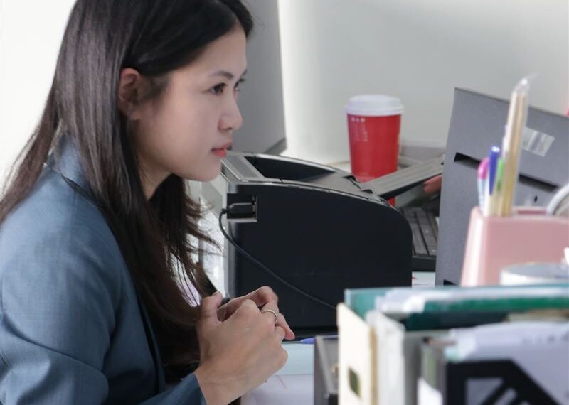 台灣新聞通訊社-她揭高金素梅去中國收人民幣1億元捐款　還認賊作父公然說：我們習近平