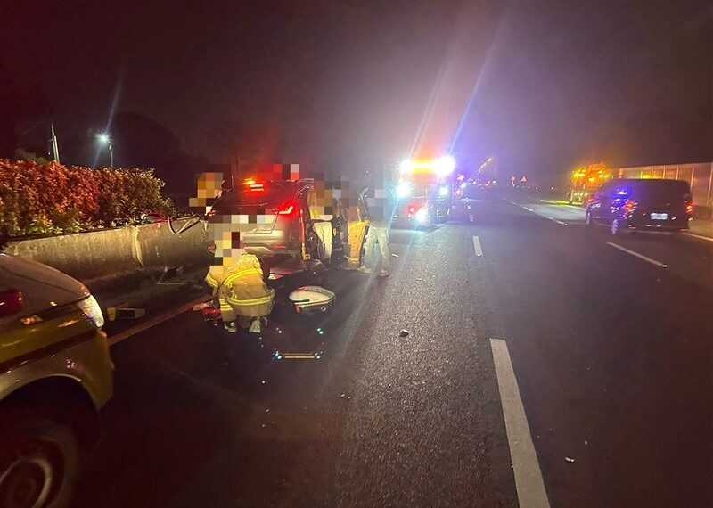 台灣新聞通訊社-現場曝!轎車國1台南段「導彈式」撞聯結車「變廢鐵」34歲駕駛慘死