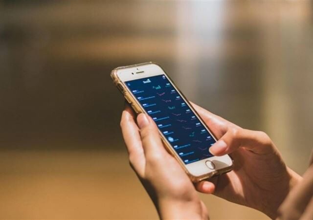 台灣新聞通訊社-27歲男投機高風險產品「慘賠半桶金！」　崩潰喊：我像台上下班機器