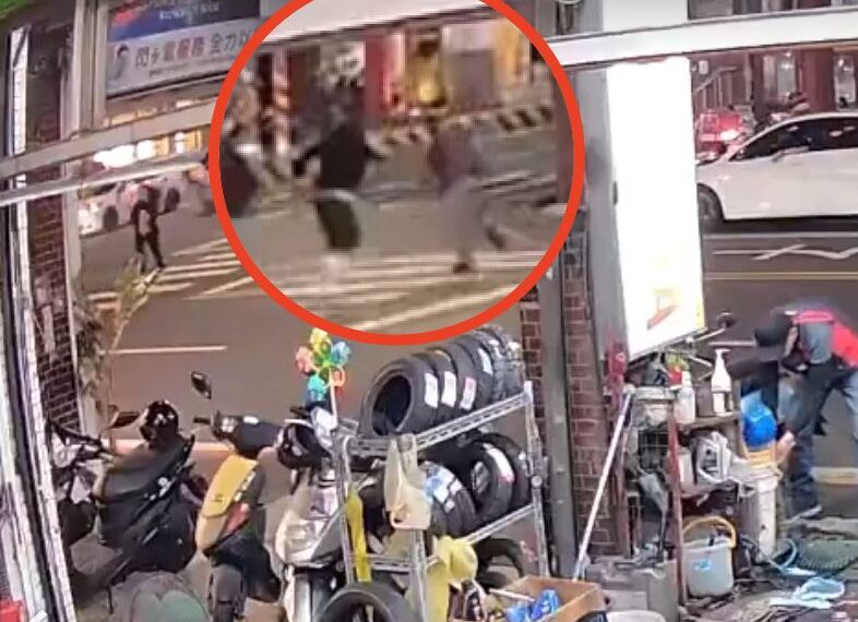 台灣新聞通訊社-快訊／台南隨機砍人！走斑馬線被砍　3人受傷「1大出血、1拇指斷」